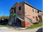 Nello splendido scenario delle Crete Senesi, a metà strada tra Siena ed Asc &hellip;