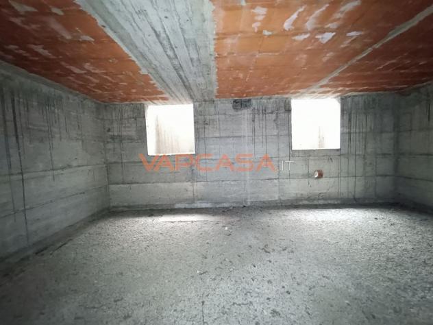 RUSTICO CON PROGETTO APPROVATO, DUE AUTORIMESSE E CORTILE - Foto 11