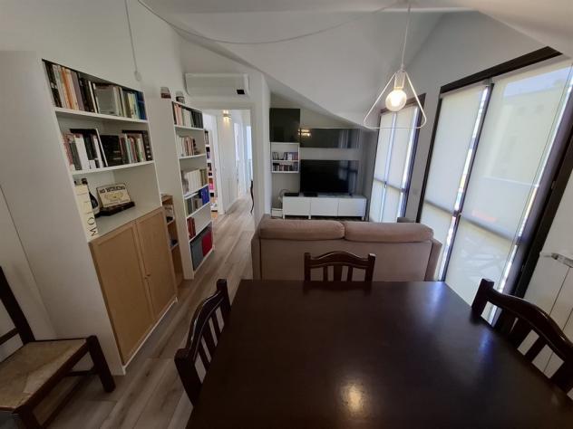 ULTIMO PIANO: Luminoso appartamento di 4 locali a Meda - Foto 2