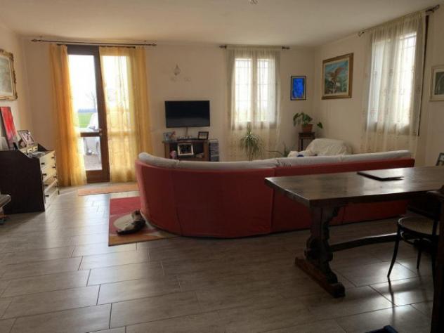 Casa indipendente di 240 m² con più di 5 locali e box auto in vendita a San Felice sul Panaro - Foto 2