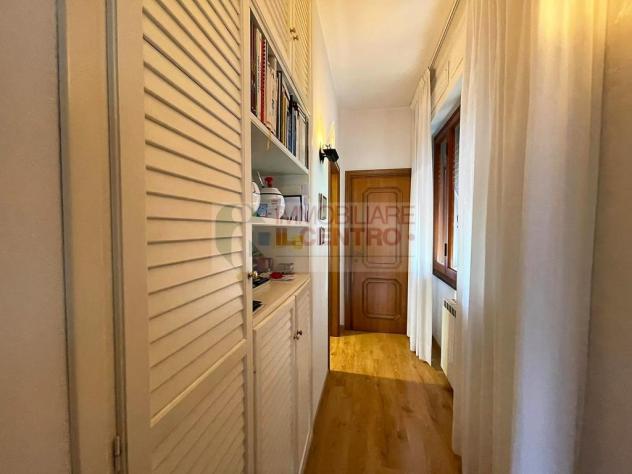 Vicino al Centro di Sarzana Villa trifamigliare con fondi commerciali e giardino - Foto 15