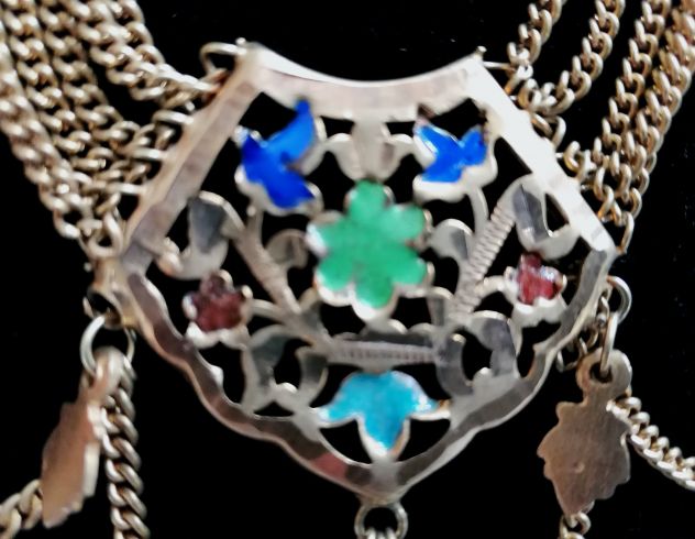 SUPERBA COLLANA BERBERA A CATENELLE E PLACCHE IN OTTONE CON SMALTI POLICROMI. - Foto 5