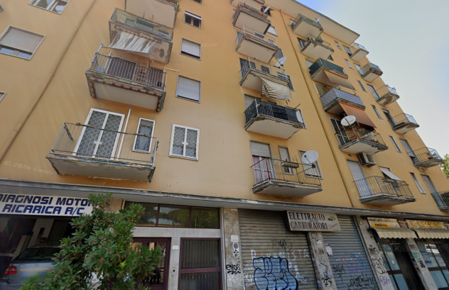 SUBAUGUSTA MONOLOCALE ARREDATO CON BALCONE