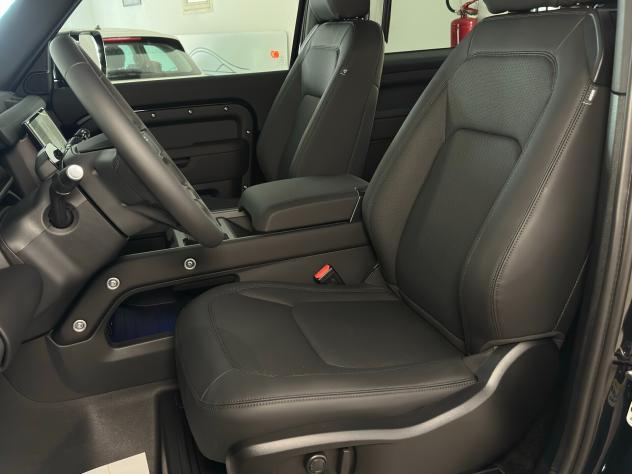 Land Rover Defender 90 3.0D I6 200 CV AWD Auto X-Dynamic SE - Foto 9