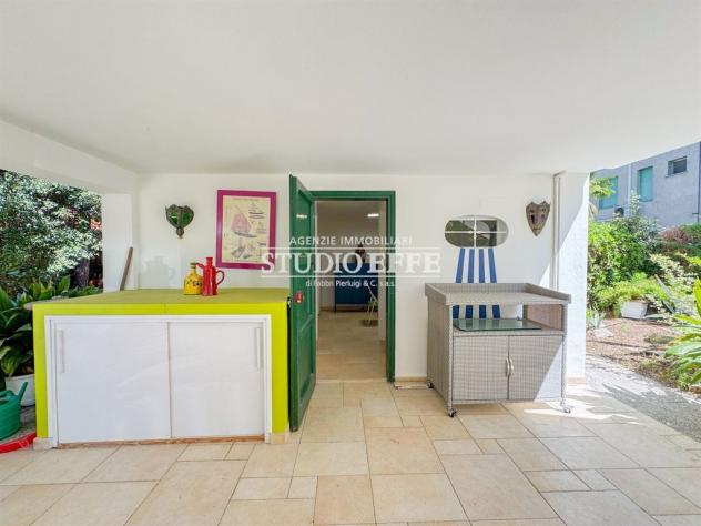 Villetta ad angolo con ampio porticato e giardino - Foto 8