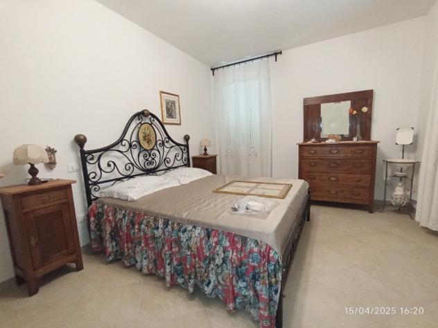 Appartamento con ingresso indipendente e posto auto . Primo piano . Completamente ristrutturato ed arredato . - Foto 7