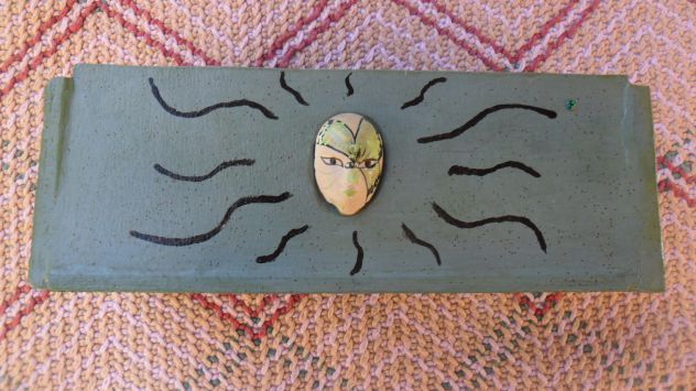 N° 3 CONTENITORI IN LEGNO CON MASCHERA IN GESSO DIPINTA E BRILLANTINO - - Foto 3