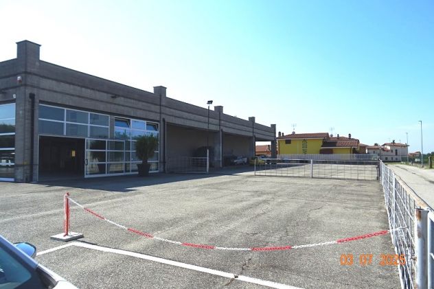 Immobile adiacente a supermercato con flusso costante di clientela - Foto 2