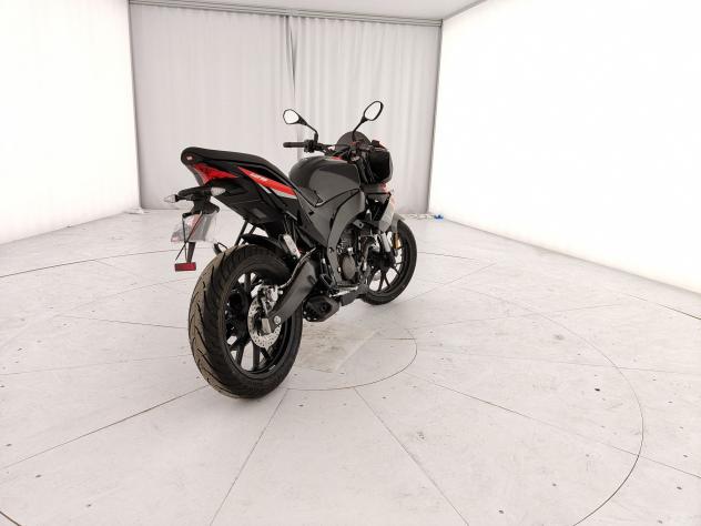 Aprilia Tuono 125 TUONO 125 E5 APRILIA BLACK - Foto 4