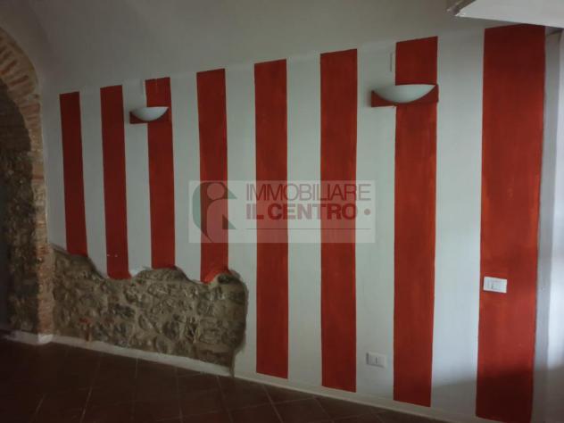 Fondo con canna fumaria in centro storico - Foto 7