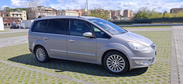 ford galaxy con gancio traino