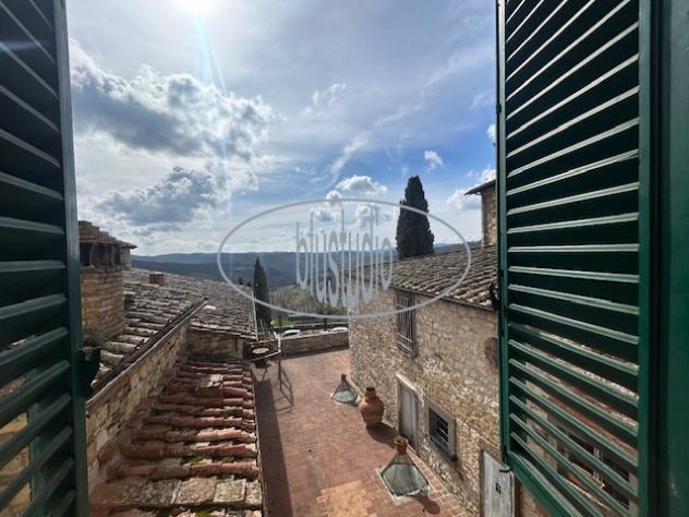 VILLA di 27 vani e di 2115 mq (RADDA IN CHIANTI) rif. V-2215
