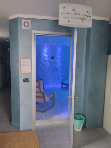 Allestimento grotta di sale completa+arredi e lettino riscaldato SPA - Foto 6