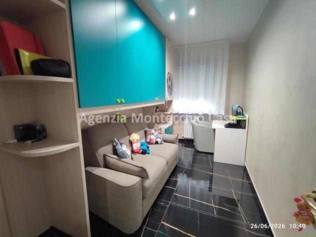Appartamento completamente ristrutturato con tre camere, taverna, garage e ampio scoperto esclusivo - Foto 18