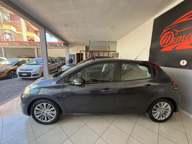 PEUGEOT 208 1.2 BENZINA 114.000 KM 2017 - Foto 4