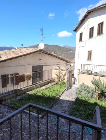 Abitazione nel Centro Storico di Preci con Giardino privato panoramico - Foto 8