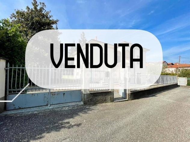 Azzate – Villetta singola con giardino privato € 285.000 – Libera subito