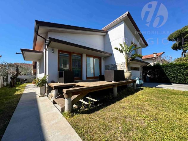 Villa in vendita a Lido di Camaiore - Camaiore 100 mq Rif: 1405468