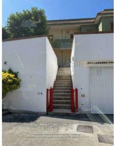IMMOBILI-IMMOBILE RESIDENZIALE-Via San Gennaro Agnano n.29