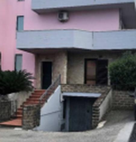 Immobile in asta di 236 m², box auto in vendita a Vasto
