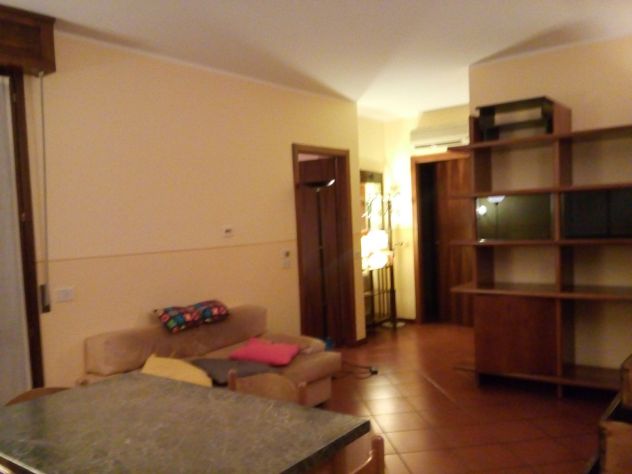 PRIVATO AFFITTA ELEGANTE APPARTAMENTO con 2 camere zona Campus-Montanara
