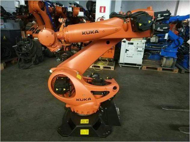 ROBOT INDUSTRIALE KUKA KR180 R2900 PRIME KRC4 Usato