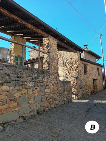 casale con cortile panoramico in antico borgo - Foto 2