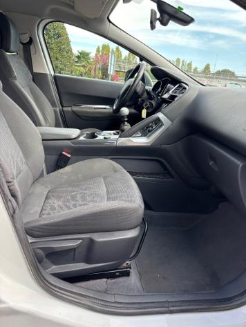 Peugeot 3008 2.0 HDi 114CV Business - Foto 9
