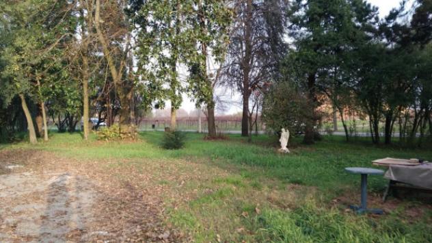 Villa di 600 m² con più di 5 locali in vendita a Soliera