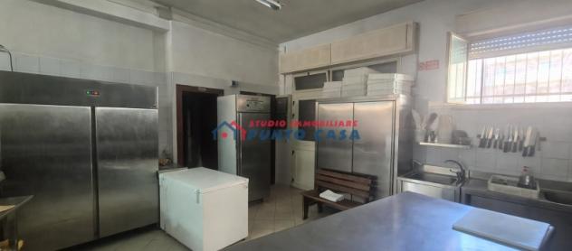 VIA ARCHI – Locale artigianale + p.auto – 65mq ca. - 2 vani, doppio ingresso. Buone condizioni, attualmente locato. Euro 90 mila CL G