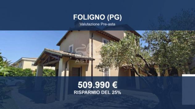 Immobile in asta di 325 m², box auto in vendita a Foligno