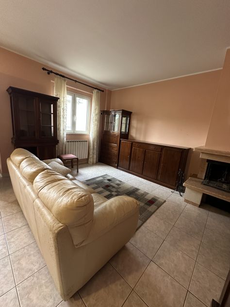 Trilocale al piano terra con garage di 38 m², 2 camere Lunano (PU) - Foto 2