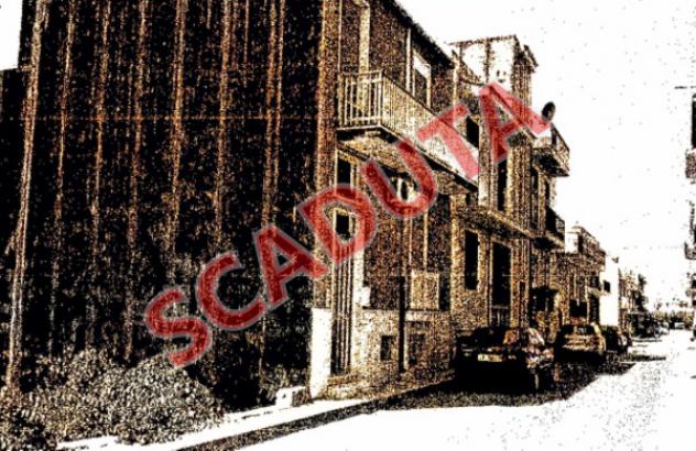 Immobile in asta di 184 m² con più di 5 locali e box auto in vendita a Pachino
