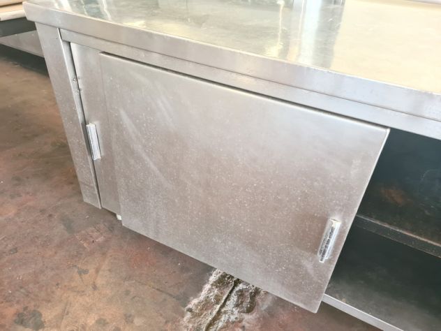 tavolo armadiato con porte da sistemare usato - Foto 3