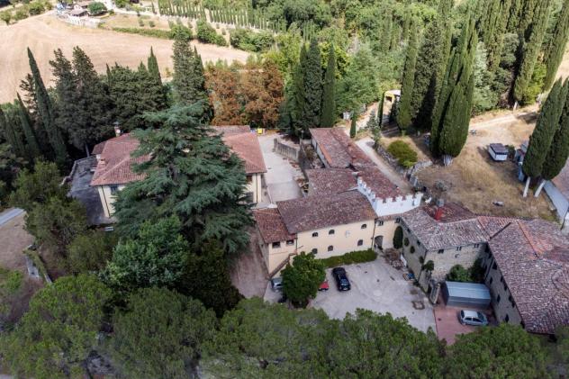 VILLA di 10 vani e di 2400 mq (BORGO SAN LORENZO) rif. AAI818 - Foto 4