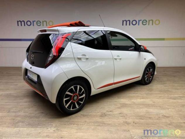 TOYOTA Aygo 1.0 72 CV x-wave Orange rif. 18928154 - Foto 2