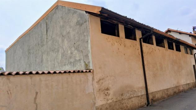 Ampio Cascinale con Corte Privata: Abitazione e Grandi Volumi Recuperabili - Foto 4