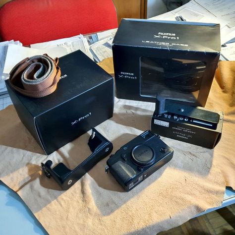 Fujifilm X-PRO1 + vari accessori COME NUOVA