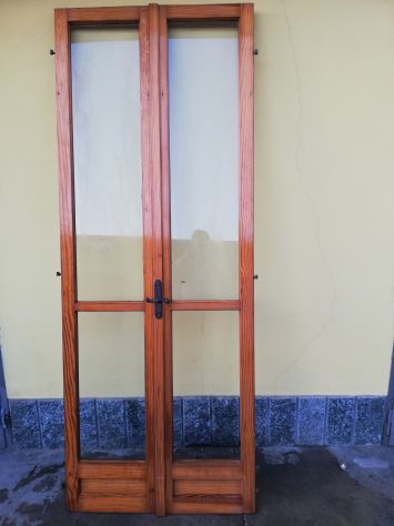 1 PORTA PER MURO PERIMETRALE EDIFICIO A DUE ANTE IN LEGNO LARICE CHIARO