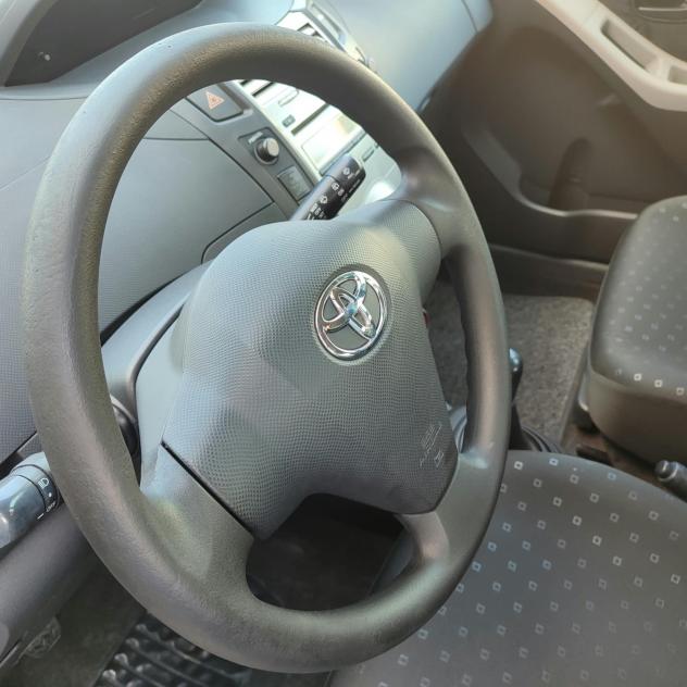 Toyota Yaris 1.0 5p - Foto 10