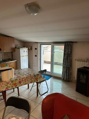 Mansarda ristrutturata con terrazzo in zona centrale - Foto 2