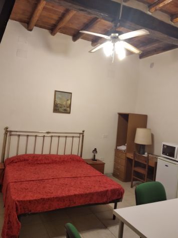 Bright double furnished room private bathroom midway between Termini & Colosseo - Foto 4