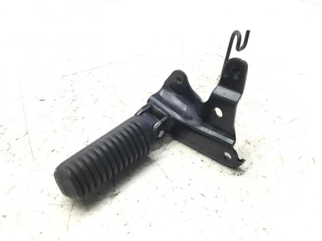 YAMAHA T-MAX XP 500 PEDANA POGGIAPIEDE POSTERIORE DESTRA E STAFFA SUPPORTO 2001
