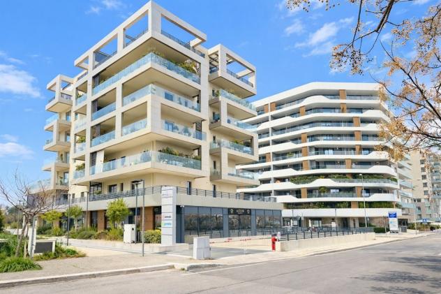 BARI-POGGIOFRANCO, AMPIO TRIVANI CON POSTO AUTO E CANTINA, CL.EN. A/4