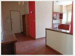alloggio quadrilocale in stabile con ascensore. Cantina e box auto