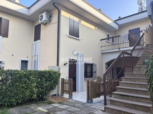SIRMIONE COLOMBARE OTTIMA VILLETTA TRILOCALE CON PISCINA. - Foto 2