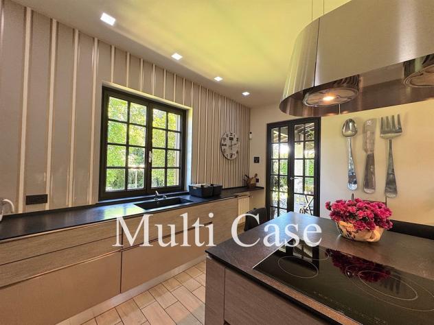 ESCLUSIVA VILLA SINGOLA CON PARCO PRIVATO DI OLTRE 2.100 MQ – CISLAGO (VA) - Foto 14