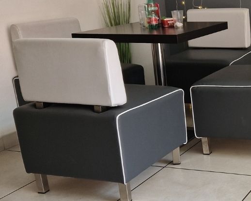 Divanetti singoli per arredo bar su ordinazione