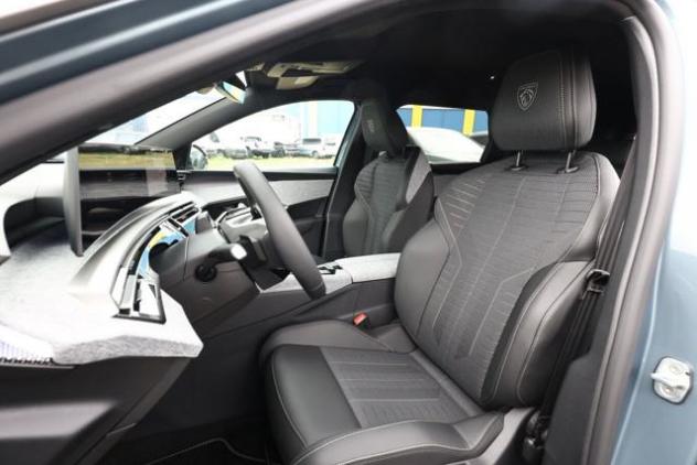 PEUGEOT 5008 Hybrid 145 e-DCS6 GT rif. 24133890 - Foto 5
