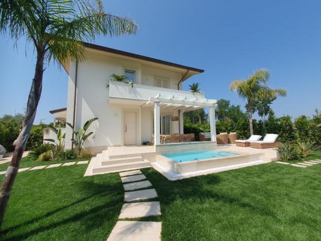 Villa in affitto a Vittoria Apuana - Forte dei Marmi Rif: 1215696